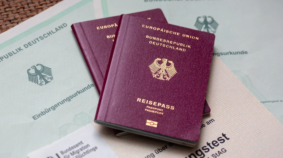 Германия отменяет ускоренную натурализацию иностранцев