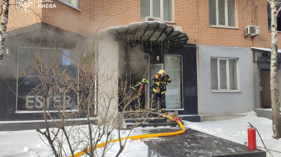 Генератор загорелся в салоне красоты в Киеве