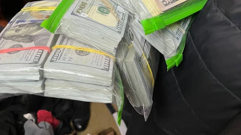 Фунты и форинты: ГБР пришло с обысками к главе ВЛК на Закарпатье, нашли много наличных