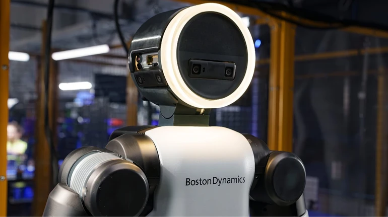 Людина так не може: гуманоїд Boston Dynamics виконав складні гімнастичні трюки