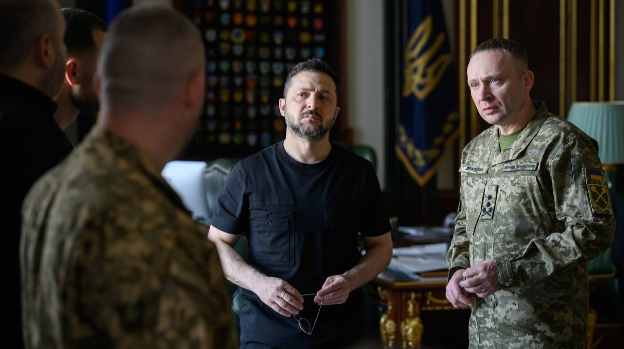 Зеленський обговорив з Драпатим кадрові питання в ЗСУ і посилення захисту на Донеччині