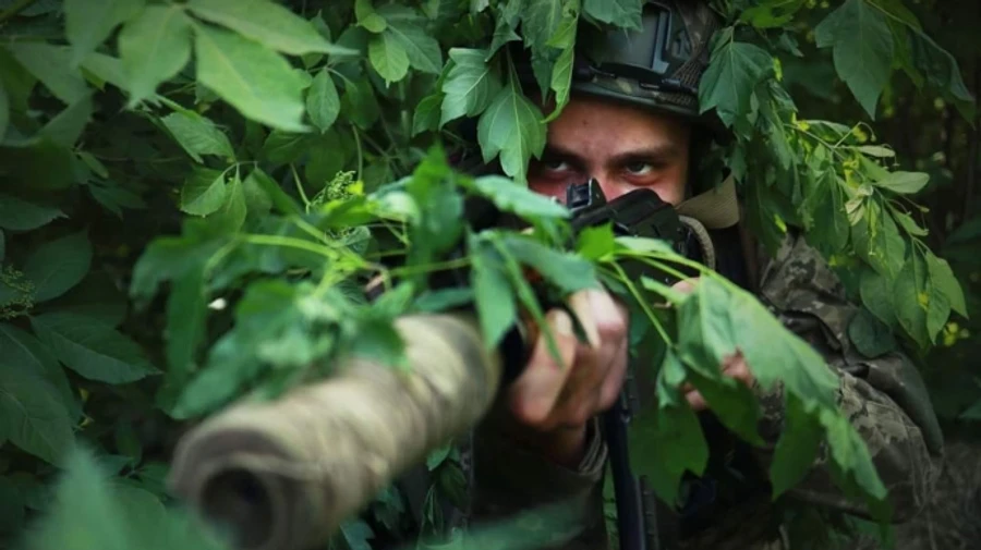 Минус 1 370 оккупантов и 42 ББМ – потери России за сутки