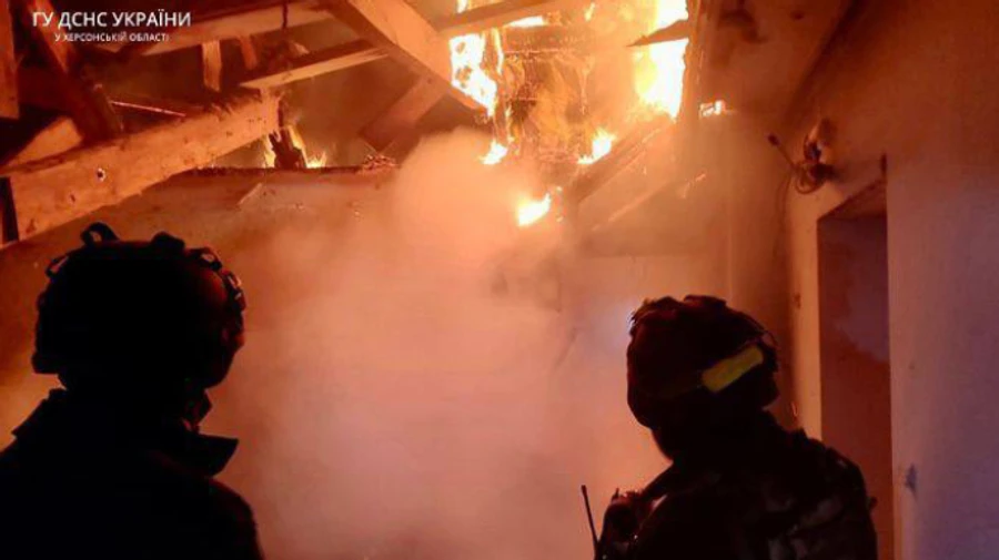 Civilian trapped under rubble after Russian attack on Kherson overnight – photo