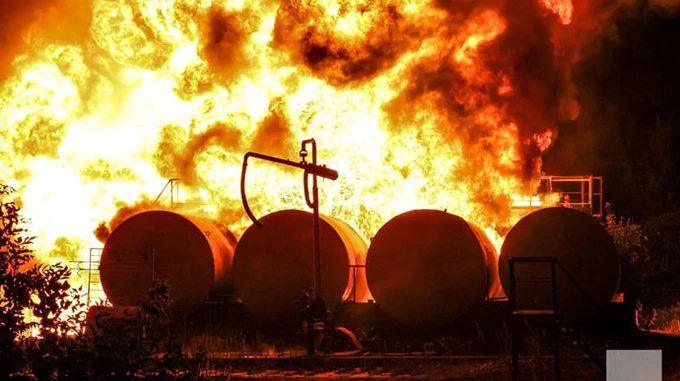 Conflagration in occupied Makiivka – oil depot ablaze