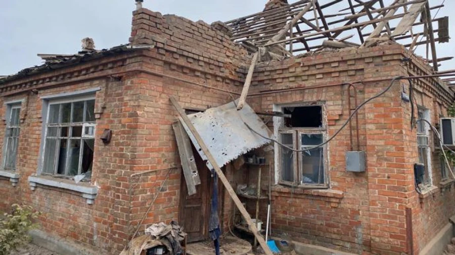 Russian forces deploy heavy artillery to shell Nikopol, killing 1 and injuring 2 civilians