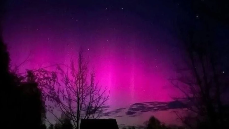 Небо над Україною спалахнуло незвичним сяйвом