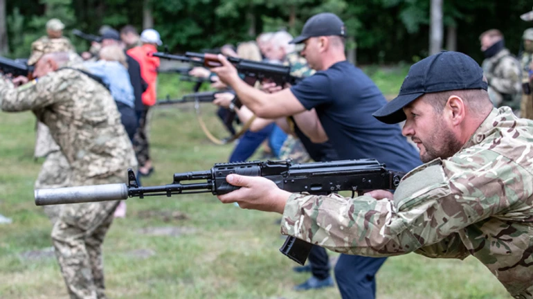 Military training for civilians begins in Kyiv