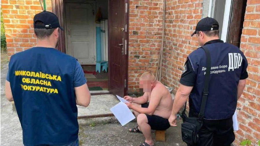 Двоє поліцейських віддали табельну зброю росіянам під час окупації міста – ОГП