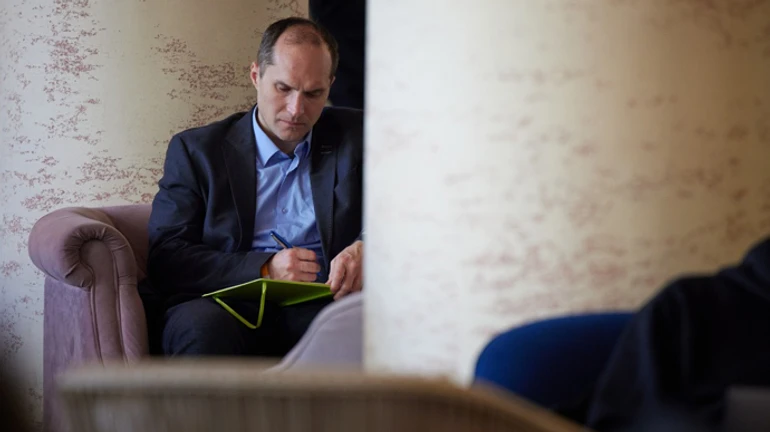 Зеленский – Бутусову: На вашей совести смерти людей на Донбассе