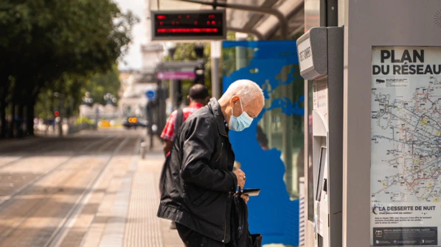 У Франції для літніх людей паспорт вакцинації буде недійсним без третьої дози