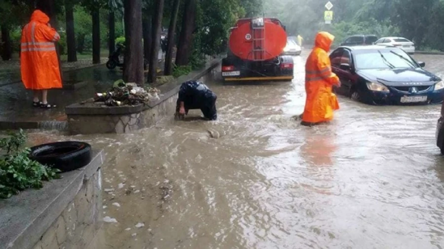 В оккупированном Крыму из-за грязной воды приостановили работу 83 пляжей – оккупанты