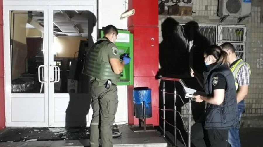 На Подоле в Киеве взорвали банкомат и украли деньги