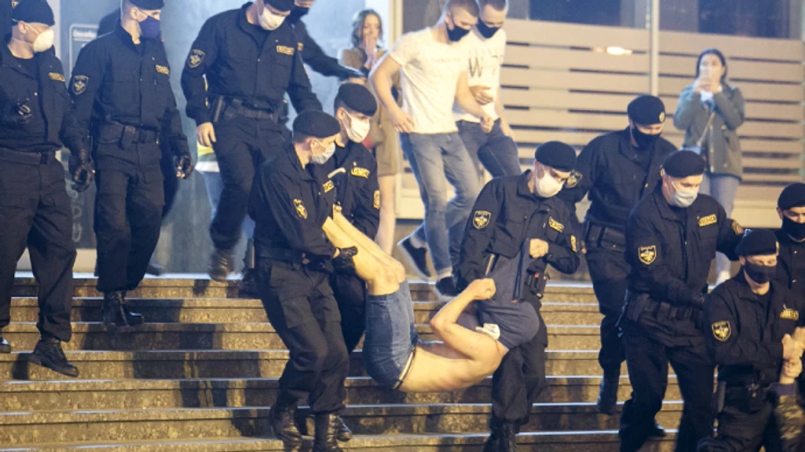 Виборча кампанія в Білорусі йде з безпрецедентним насильством: 30 нових затримань