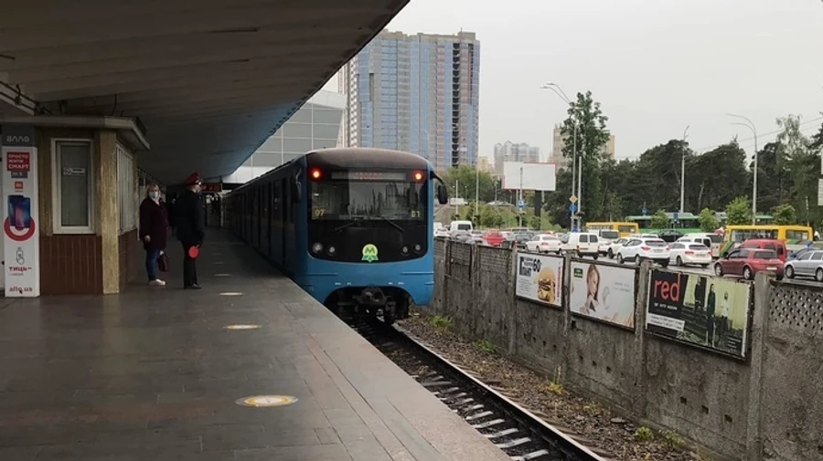 Метро напівпорожнє, на вулицях Києва затори