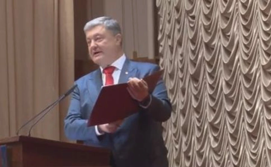 Порошенко запустил Антикоррупционный суд на глазах у студентов
