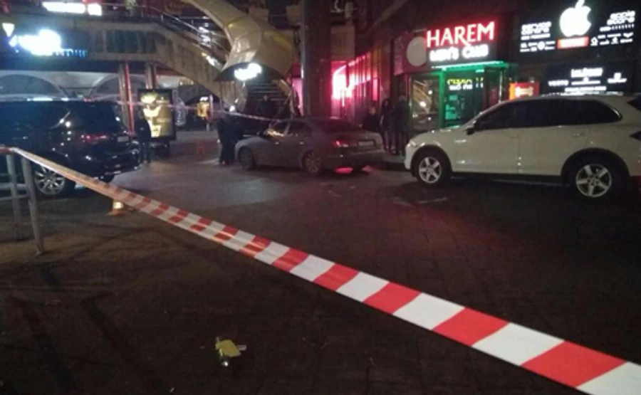 У стриптиз-клуб у центрі Києва кинули вибухові пакети