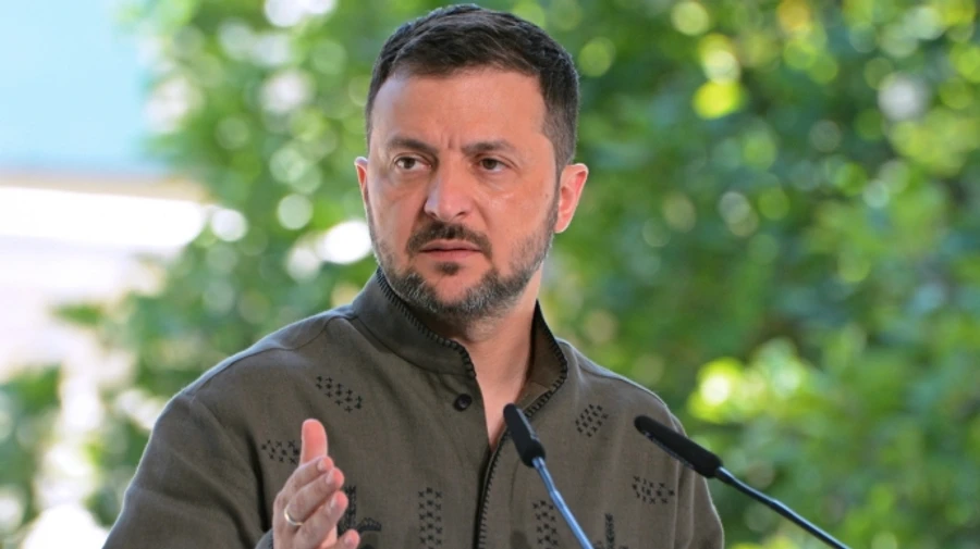 Зеленський: Не фіксуємо масового виїзду 18-22-річних. Потрібно щоб вони закінчували школи і ВНЗ тут