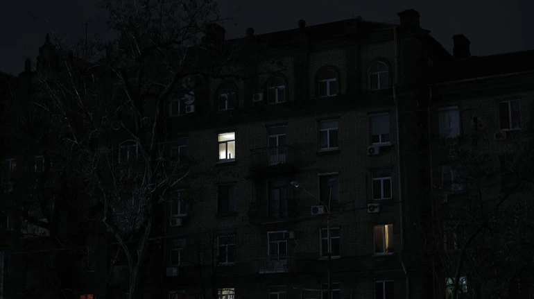 В Україні 3 квітня відключатимуть світло для бізнесу та населення: в який період