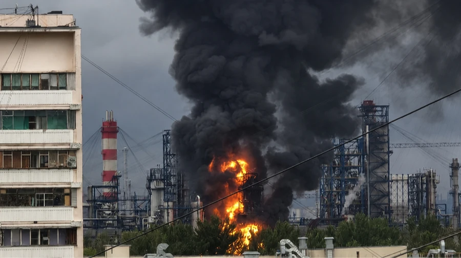Moscow's largest oil refinery halts operations after Ukrainian drone attack – Reuters