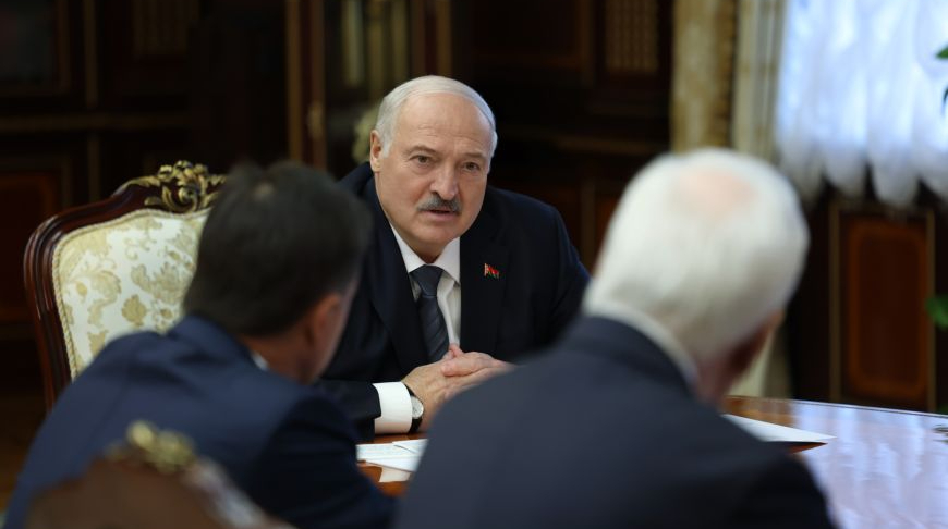 Лукашенко заявив, що зустрічався з представниками Зеленського