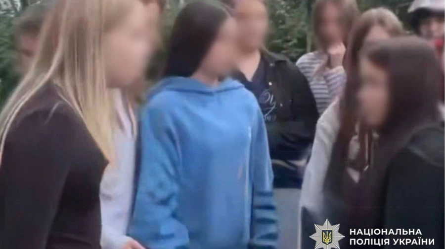 В Киеве школьницы избили 15-летнюю девушку: их родителей накажут