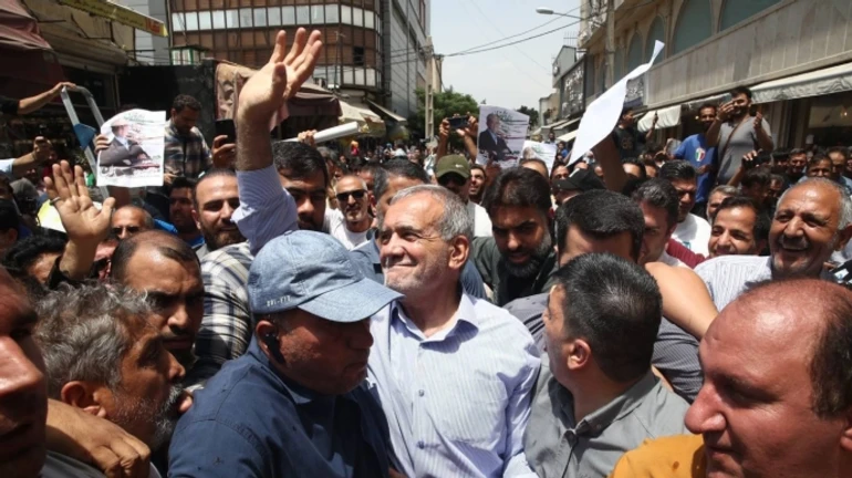 В Иране избрали президента - второй тур прошел с исторически низкой явкой