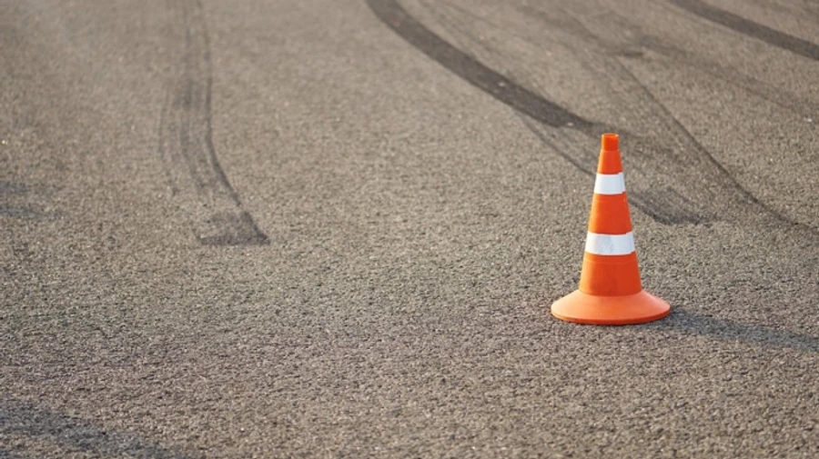 Car accident in Mykolaiv Oblast caused by Russian missile wreckage falling on road