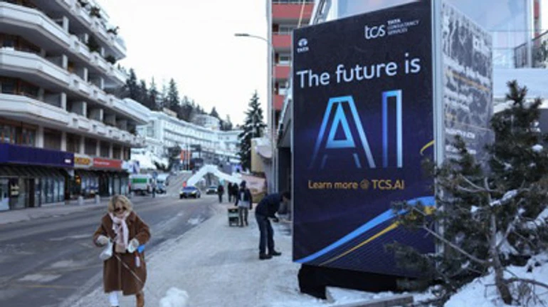 Уверенность белых воротничков тает на глазах. Почему искусственный интеллект стал центральной темой Давоса?