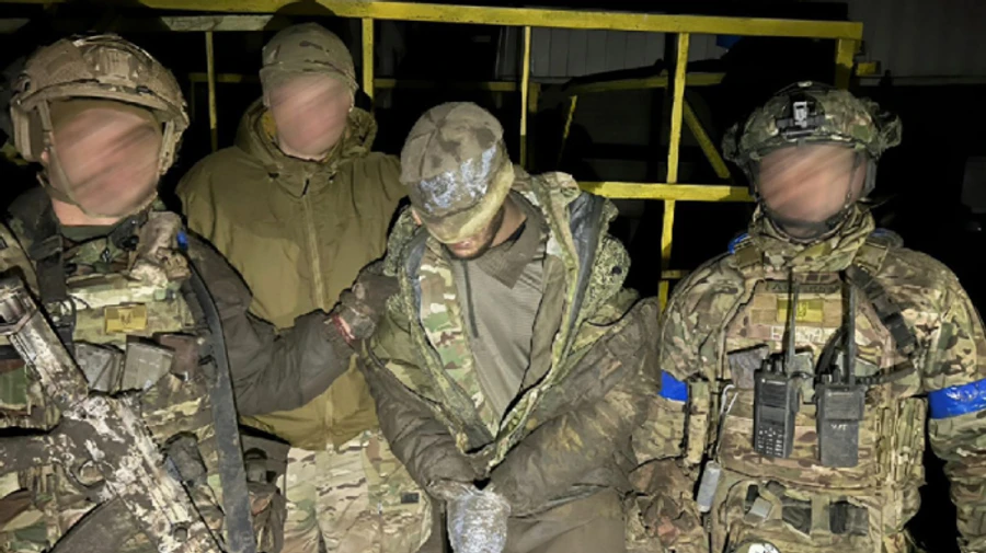 Нацгвардия взяла в плен обмороженного оккупанта, которому РФ обещала двое суток на передовой