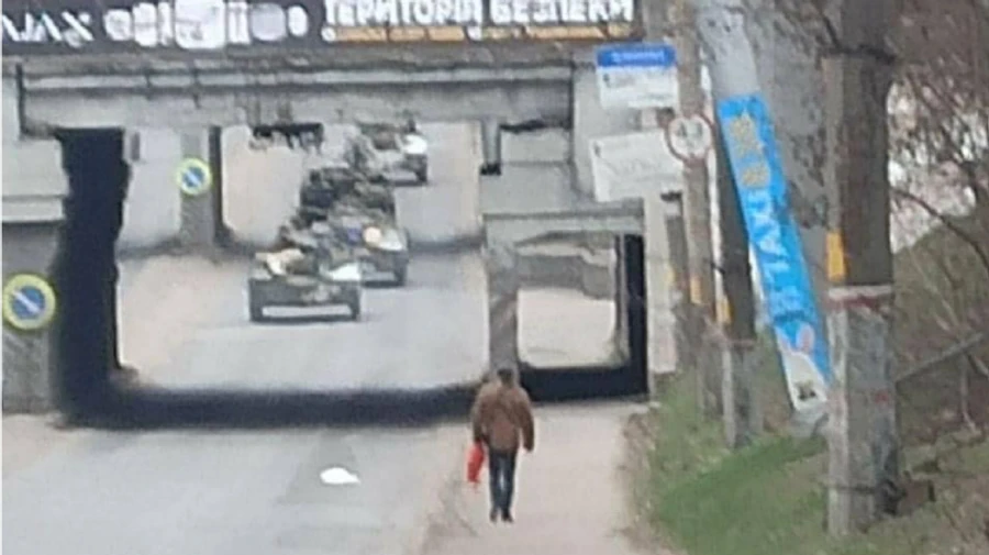 Russian military vehicles enter Kherson, aggressors taking hostages – Regional State Administration