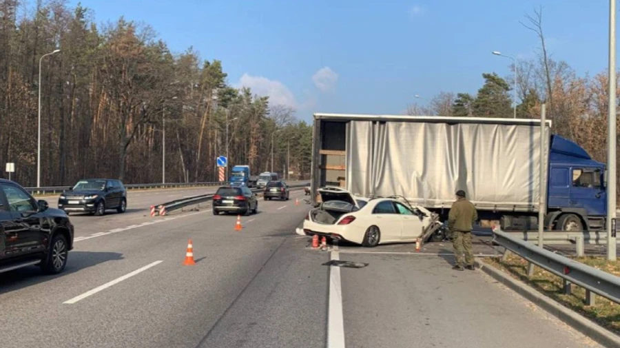 Ще один слуга потрапив у ДТП: на щастя, постраждав лише метал