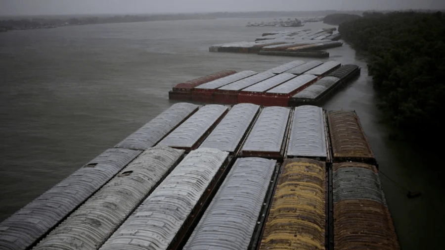 Миссисипи потекла в обратном направлении из-за урагана Ида