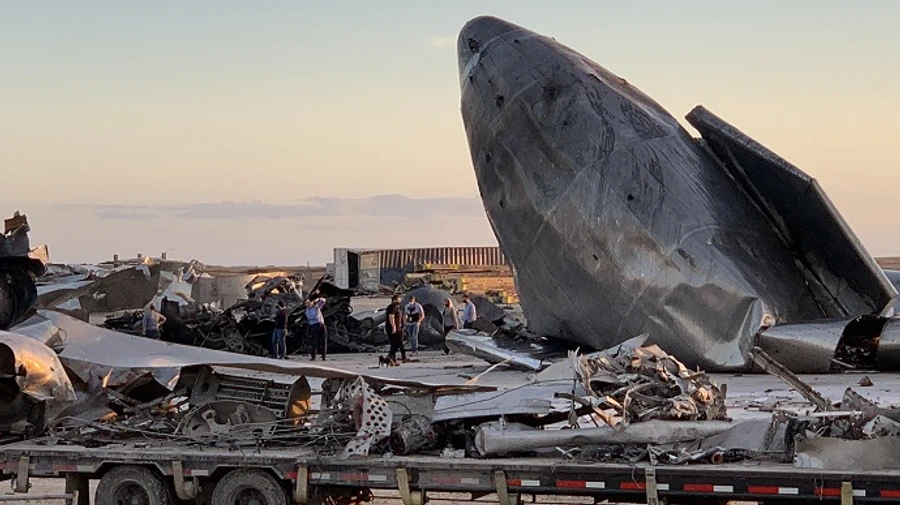 SpaceX показала уламки космічного корабля Starship SN8, який розбився при посадці