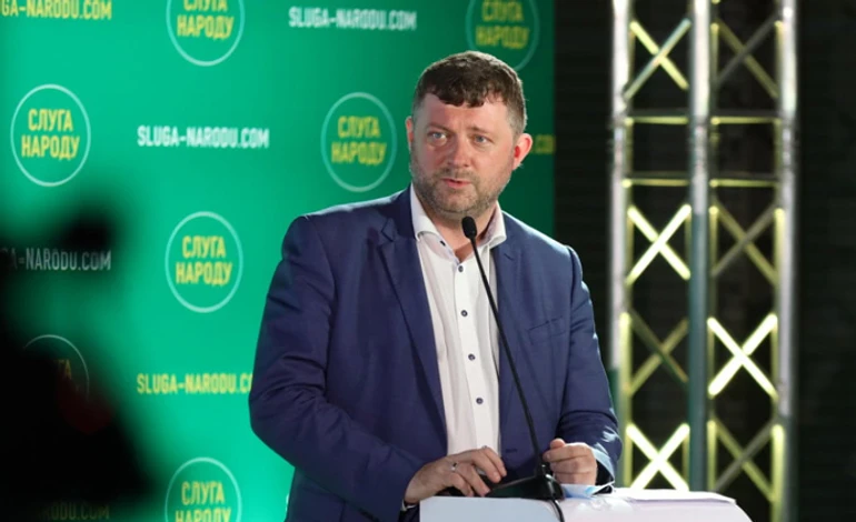 Слуга народу опустилася на третє місце в рейтингу партій – КМІС 