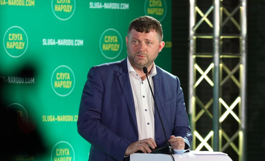 Слуга народу опустилася на третє місце в рейтингу партій – КМІС