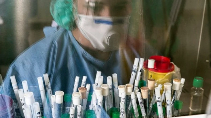 У світі фіксують найбільшу кількість випадків COVID-19 за добу з початку пандемії