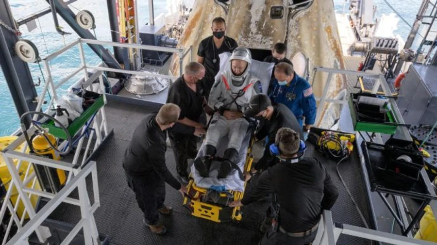 Американские астронавты рассказали о возвращении Crew Dragon на Землю