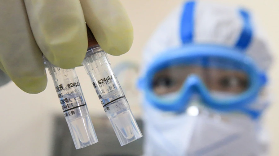 В России начинают испытывать вакцину собственного производства на военных