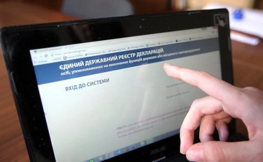 НАПК нашло у чиновника АП незадекларированные автомобили и доходы