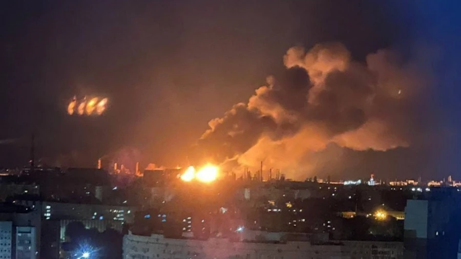 Drones attack Russia's Volgograd: fires break out at refinery – video
