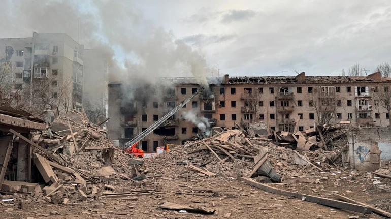 Окупанти скинули на Слов'янськ 1,5-тонну бомбу: 2 поранених, пошкоджено десятки будинків