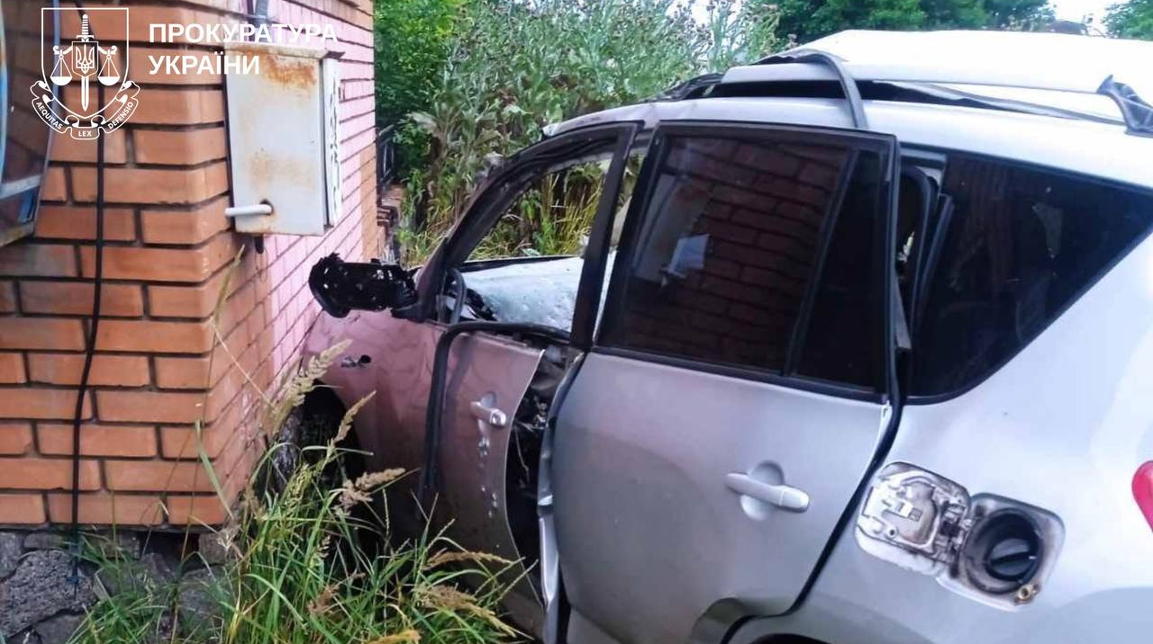Росіяни з дрона атакували цивільне авто на Харківщині: загинули водій і пасажир