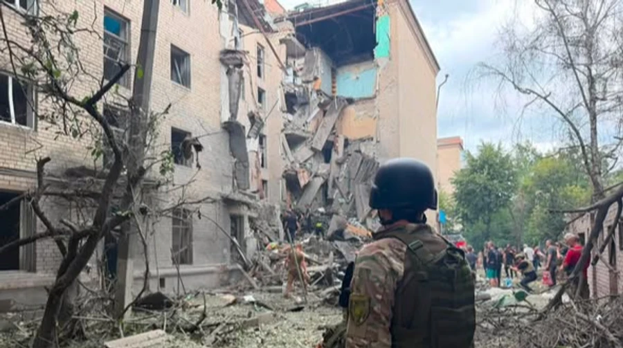 Drone russo atinge casa em Sloviansk, matando um e ferindo dois – vídeo