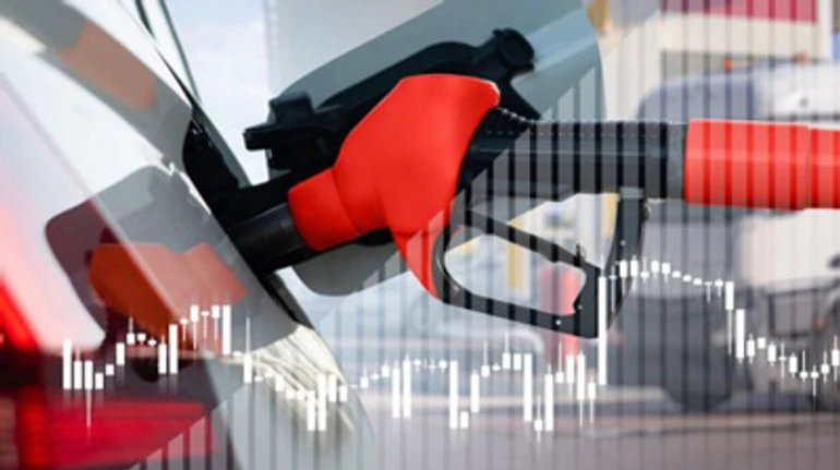 Налоги на топливо снова вырастут: когда и на сколько подорожают бензин и дизель