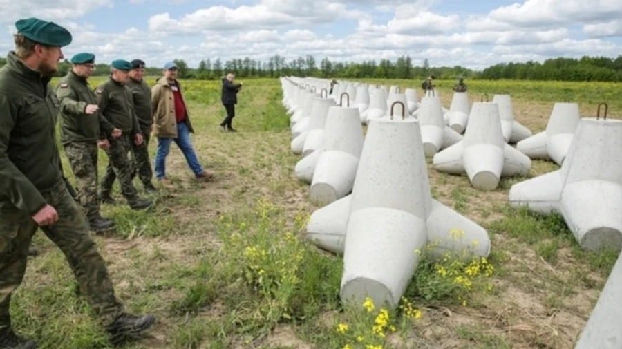 Польські військові показали частину укріплень на кордоні з Росією