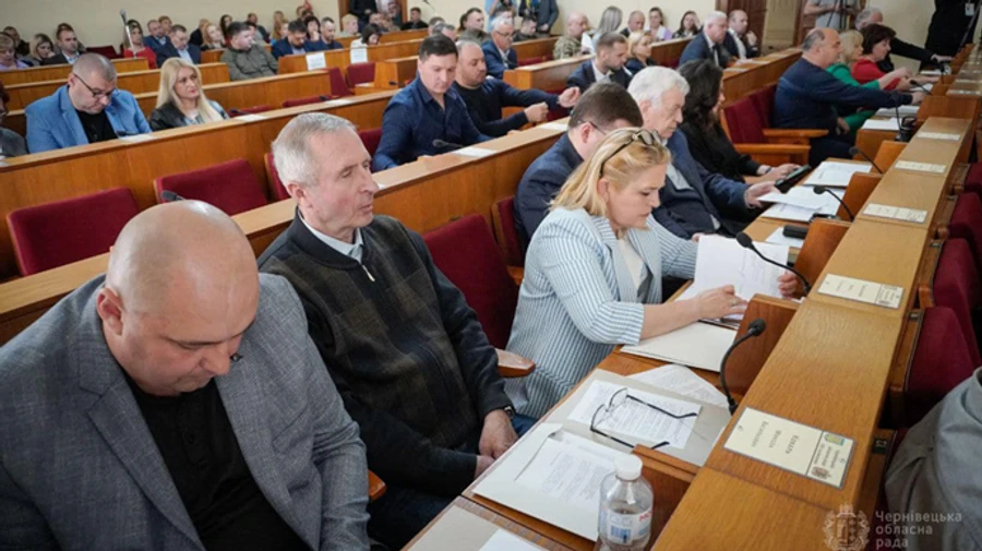 Черновицкий облсовет просит запретить деятельность УПЦ МП в области