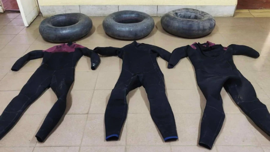 Чоловіки у гідрокостюмах та з автомобільними камерами хотіли перепливти кордон