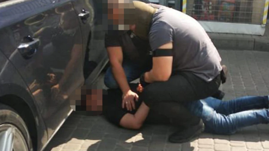 В Киеве немец пытался обмануть иракца: обещал вид на жительство за деньги