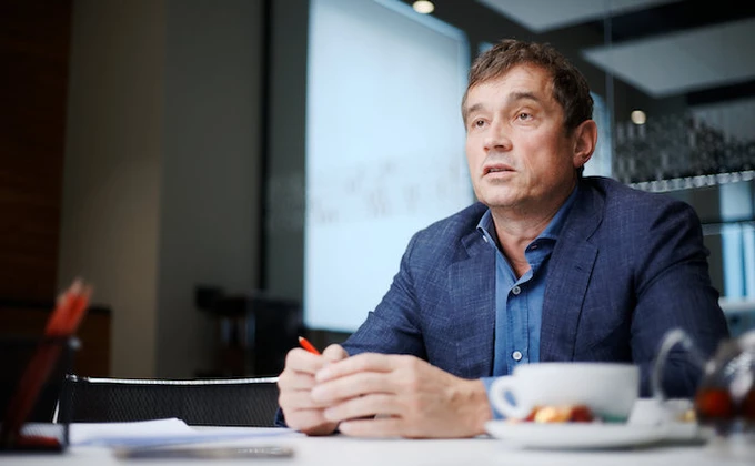 Василь Хмельницький про авіацію, роботу у офісах та важливість виробництва для економіки