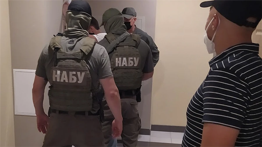 НАБУ второй день проводит обыски в Одессе: пришли к экс-прокурору области